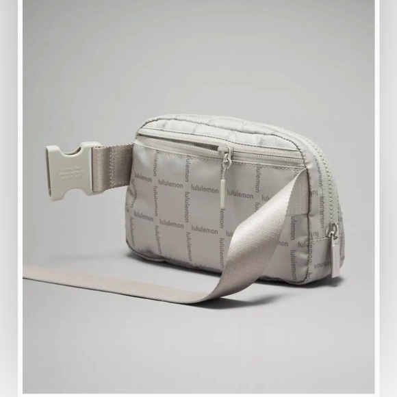 NWT *SOLD OUT Lululemon Everywhere Belt Bag 1L Wordmark Grid Mini Raw Linen - Picture 6 of 7